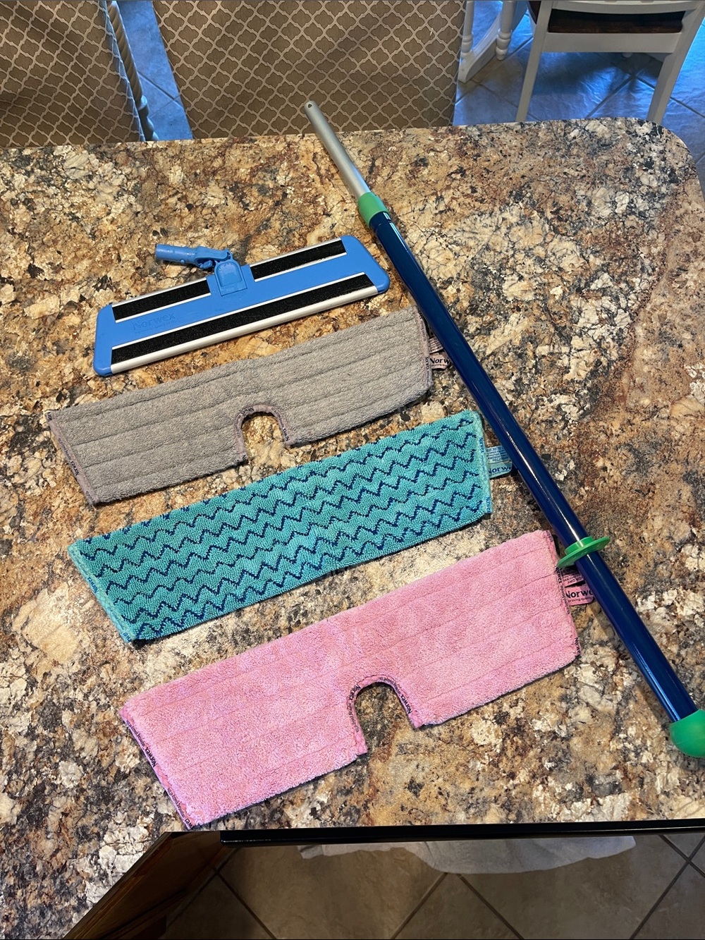Norwex Mop System Set with Blue Handle and Attachable Pads